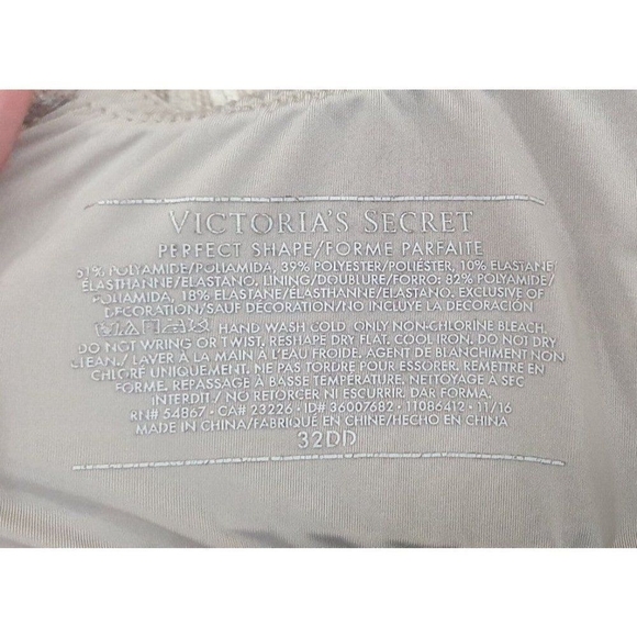 Victoria's Secret Very Sexy Push-Up Bra Size 32DD - Picture 4 of 4